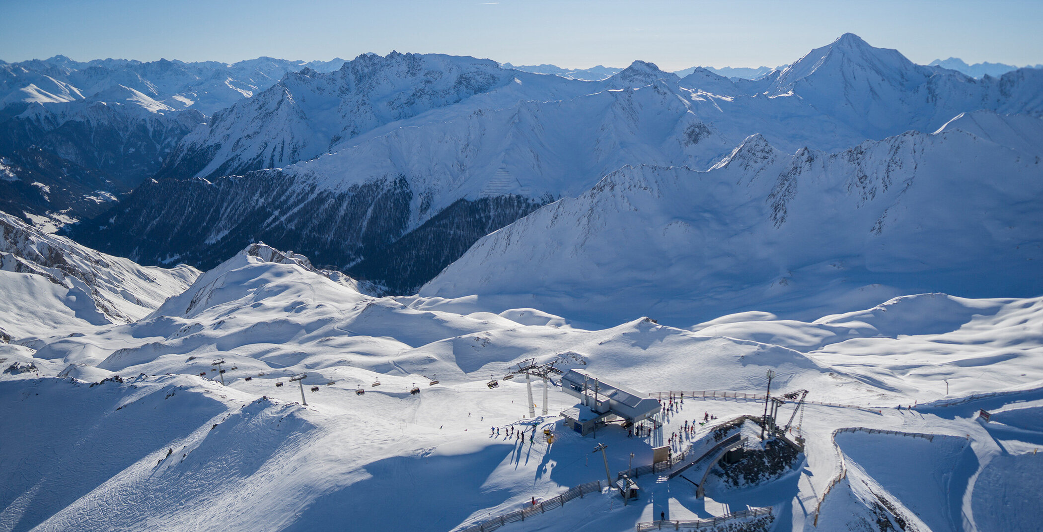 unvergesslicher Skiurlaub Traumhafte Skihänge atemberaubende Kulisse 